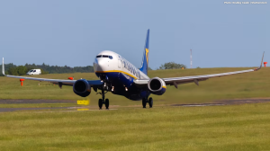 Ryanair Boeing 737 Returns To Faro After Tire Shreds On Departure